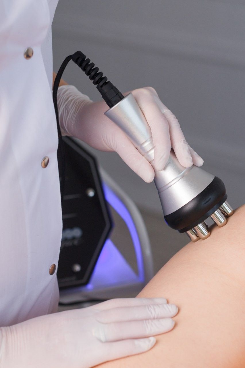 Behandling med Advanced Body Lift Pro hos Clinic Yvonne